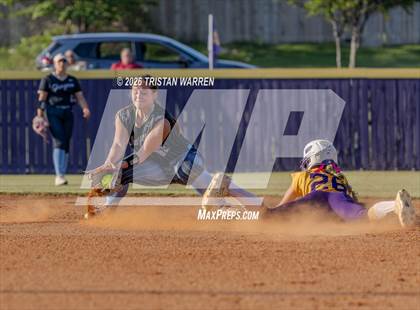 Thumbnail 3 in DeSoto Central vs. Oxford photogallery.