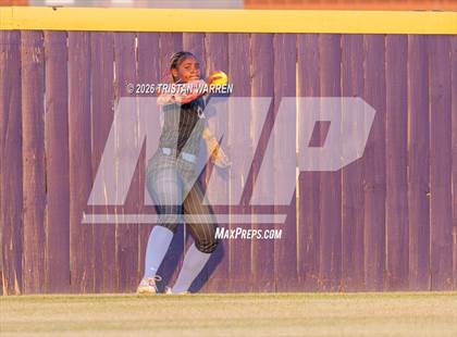 Thumbnail 2 in DeSoto Central vs. Oxford photogallery.