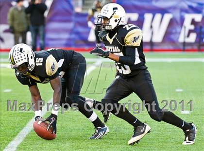 Thumbnail 2 in Central vs. Longmeadow (MIAA Division 1 West Final) photogallery.