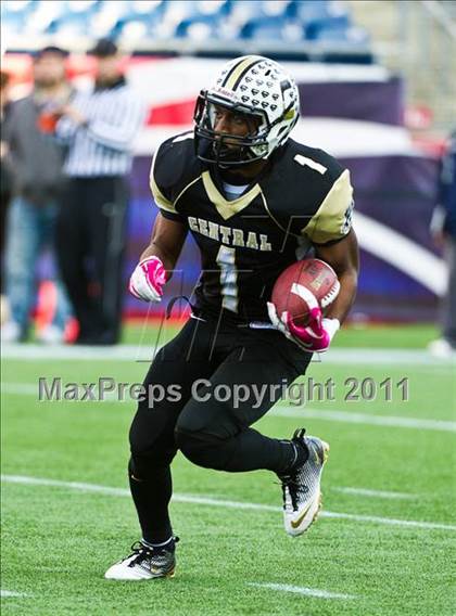 Thumbnail 1 in Central vs. Longmeadow (MIAA Division 1 West Final) photogallery.