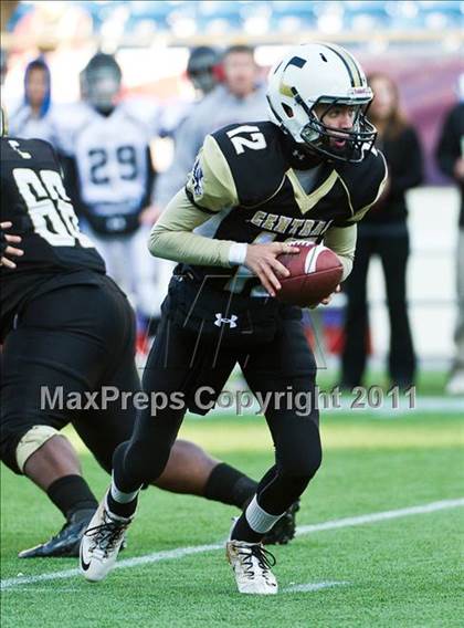 Thumbnail 3 in Central vs. Longmeadow (MIAA Division 1 West Final) photogallery.