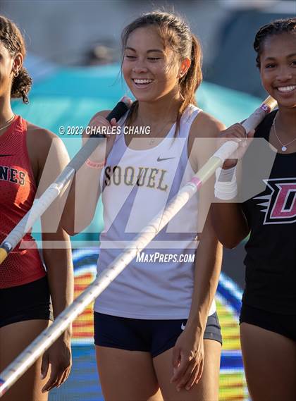 Thumbnail 2 in CIF State Finals (Pole Vault) photogallery.
