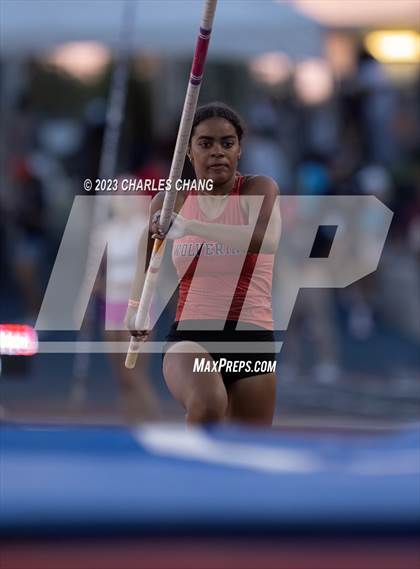 Thumbnail 2 in CIF State Finals (Pole Vault) photogallery.