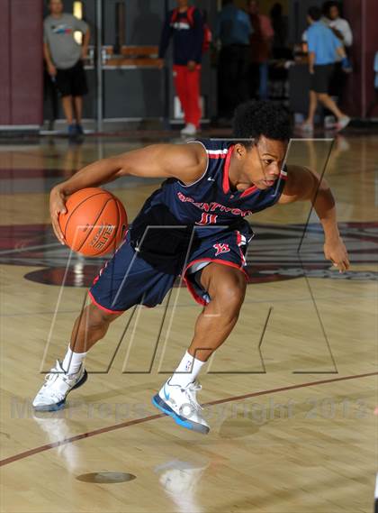 Thumbnail 1 in Bellarmine-Jefferson vs. Ridgeview (MaxPreps Holiday Classic) photogallery.