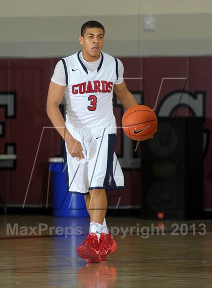 Thumbnail 2 in Bellarmine-Jefferson vs. Ridgeview (MaxPreps Holiday Classic) photogallery.