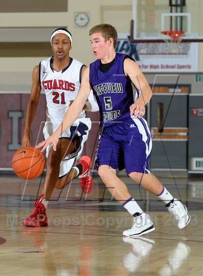 Thumbnail 2 in Bellarmine-Jefferson vs. Ridgeview (MaxPreps Holiday Classic) photogallery.