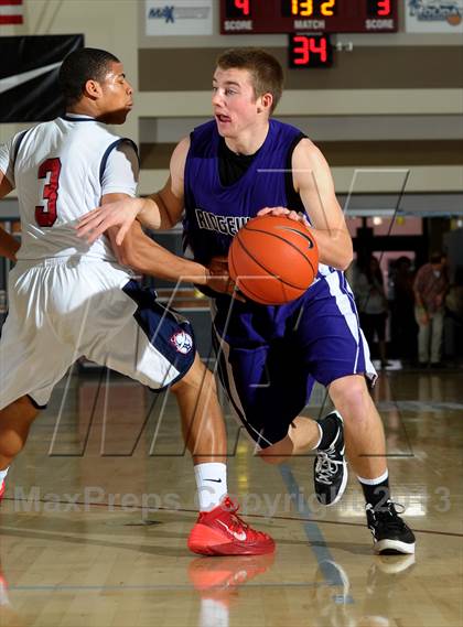 Thumbnail 3 in Bellarmine-Jefferson vs. Ridgeview (MaxPreps Holiday Classic) photogallery.