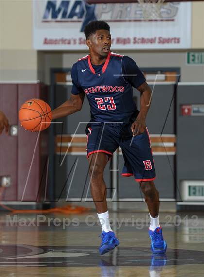 Thumbnail 3 in Bellarmine-Jefferson vs. Ridgeview (MaxPreps Holiday Classic) photogallery.