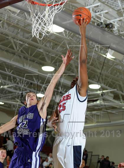 Thumbnail 2 in Bellarmine-Jefferson vs. Ridgeview (MaxPreps Holiday Classic) photogallery.