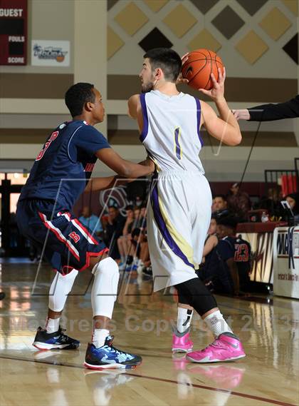 Thumbnail 3 in Bellarmine-Jefferson vs. Ridgeview (MaxPreps Holiday Classic) photogallery.