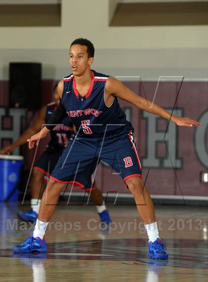 Thumbnail 2 in Bellarmine-Jefferson vs. Ridgeview (MaxPreps Holiday Classic) photogallery.