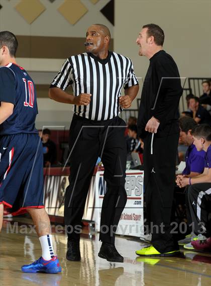 Thumbnail 2 in Bellarmine-Jefferson vs. Ridgeview (MaxPreps Holiday Classic) photogallery.