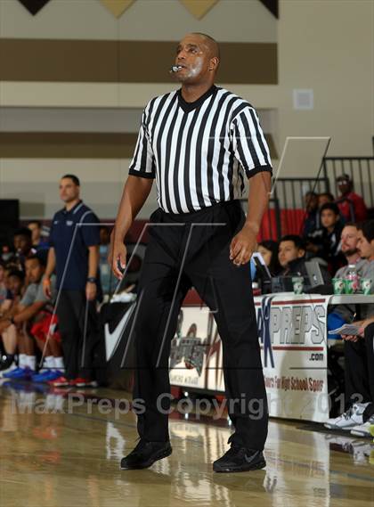 Thumbnail 1 in Bellarmine-Jefferson vs. Ridgeview (MaxPreps Holiday Classic) photogallery.