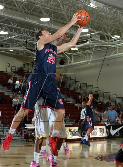 Thumbnail 1 in Bellarmine-Jefferson vs. Ridgeview (MaxPreps Holiday Classic) photogallery.