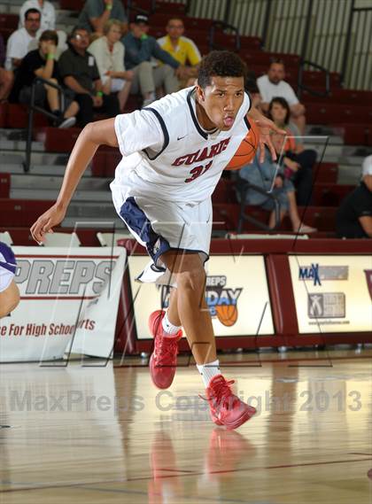 Thumbnail 2 in Bellarmine-Jefferson vs. Ridgeview (MaxPreps Holiday Classic) photogallery.