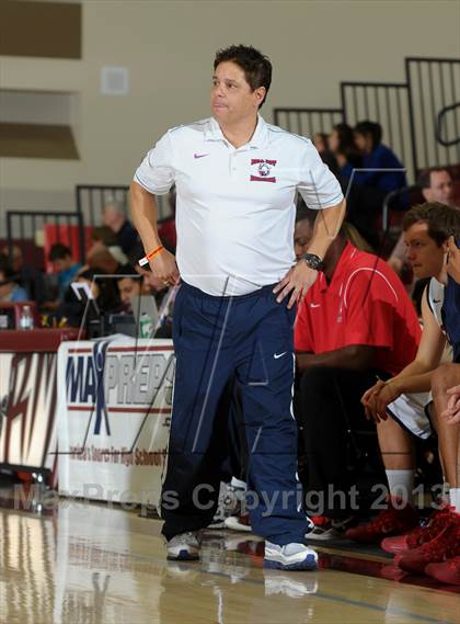 Thumbnail 3 in Bellarmine-Jefferson vs. Ridgeview (MaxPreps Holiday Classic) photogallery.