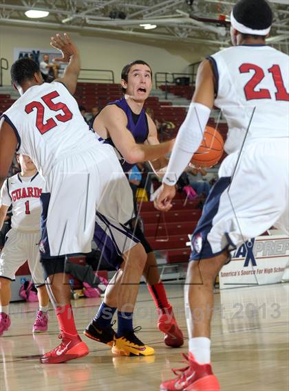Thumbnail 1 in Bellarmine-Jefferson vs. Ridgeview (MaxPreps Holiday Classic) photogallery.