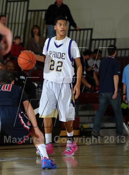 Thumbnail 1 in Bellarmine-Jefferson vs. Ridgeview (MaxPreps Holiday Classic) photogallery.