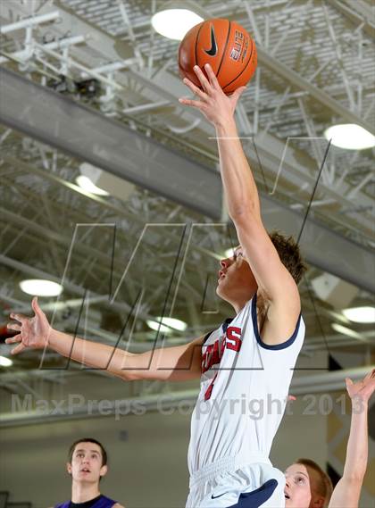 Thumbnail 2 in Bellarmine-Jefferson vs. Ridgeview (MaxPreps Holiday Classic) photogallery.