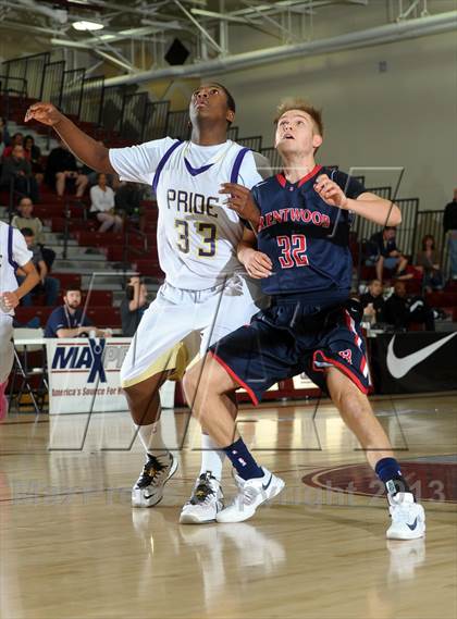 Thumbnail 1 in Bellarmine-Jefferson vs. Ridgeview (MaxPreps Holiday Classic) photogallery.