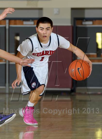 Thumbnail 1 in Bellarmine-Jefferson vs. Ridgeview (MaxPreps Holiday Classic) photogallery.