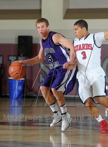 Thumbnail 2 in Bellarmine-Jefferson vs. Ridgeview (MaxPreps Holiday Classic) photogallery.