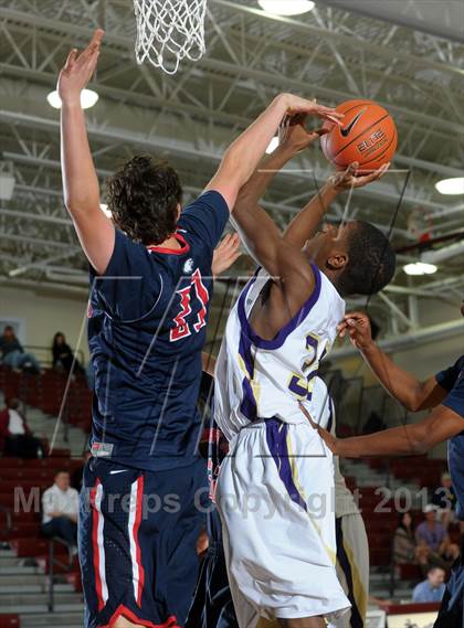 Thumbnail 2 in Bellarmine-Jefferson vs. Ridgeview (MaxPreps Holiday Classic) photogallery.