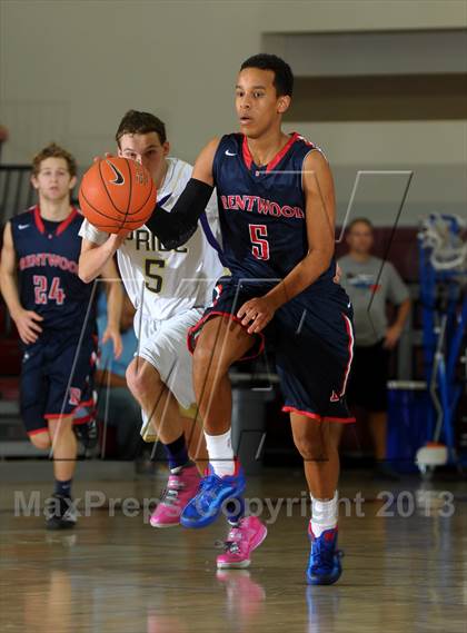 Thumbnail 1 in Bellarmine-Jefferson vs. Ridgeview (MaxPreps Holiday Classic) photogallery.