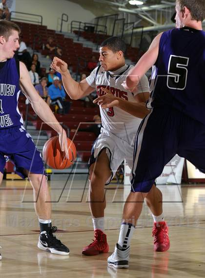 Thumbnail 3 in Bellarmine-Jefferson vs. Ridgeview (MaxPreps Holiday Classic) photogallery.