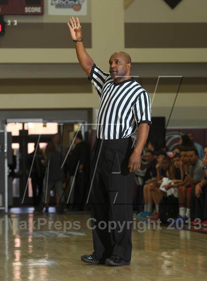 Thumbnail 3 in Bellarmine-Jefferson vs. Ridgeview (MaxPreps Holiday Classic) photogallery.