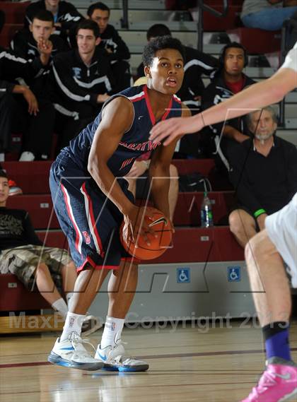 Thumbnail 1 in Bellarmine-Jefferson vs. Ridgeview (MaxPreps Holiday Classic) photogallery.