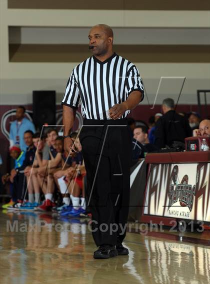 Thumbnail 1 in Bellarmine-Jefferson vs. Ridgeview (MaxPreps Holiday Classic) photogallery.