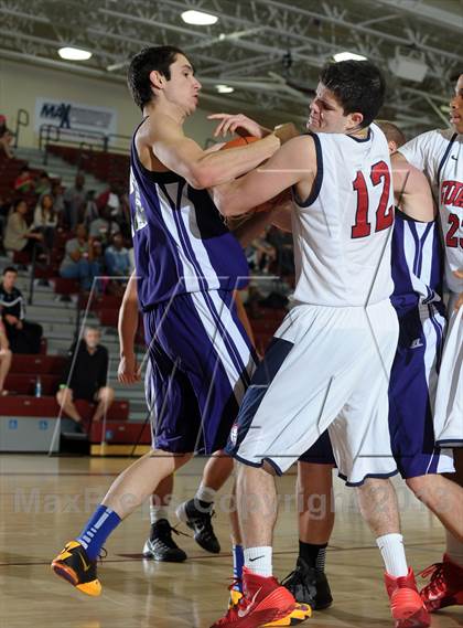 Thumbnail 1 in Bellarmine-Jefferson vs. Ridgeview (MaxPreps Holiday Classic) photogallery.