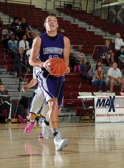 Thumbnail 1 in Bellarmine-Jefferson vs. Ridgeview (MaxPreps Holiday Classic) photogallery.