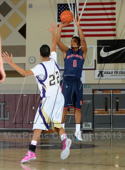 Thumbnail 1 in Bellarmine-Jefferson vs. Ridgeview (MaxPreps Holiday Classic) photogallery.