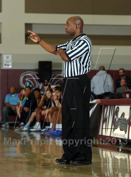 Thumbnail 3 in Bellarmine-Jefferson vs. Ridgeview (MaxPreps Holiday Classic) photogallery.