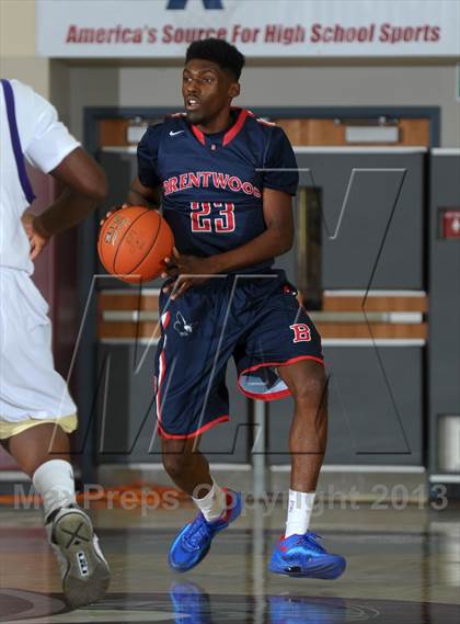 Thumbnail 2 in Bellarmine-Jefferson vs. Ridgeview (MaxPreps Holiday Classic) photogallery.