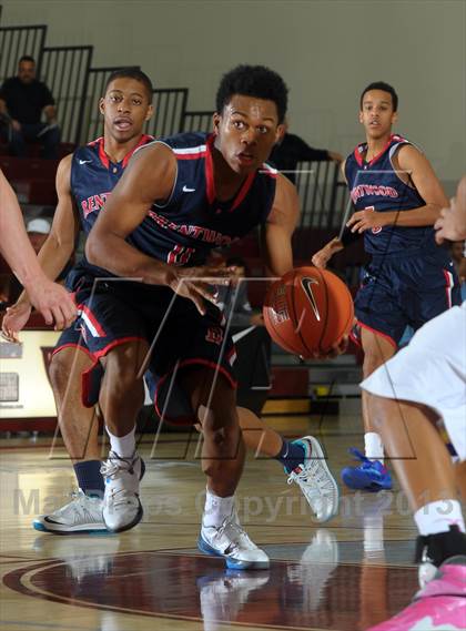 Thumbnail 1 in Bellarmine-Jefferson vs. Ridgeview (MaxPreps Holiday Classic) photogallery.