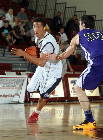 Thumbnail 1 in Bellarmine-Jefferson vs. Ridgeview (MaxPreps Holiday Classic) photogallery.