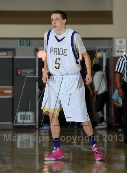 Thumbnail 3 in Bellarmine-Jefferson vs. Ridgeview (MaxPreps Holiday Classic) photogallery.