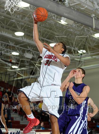 Thumbnail 3 in Bellarmine-Jefferson vs. Ridgeview (MaxPreps Holiday Classic) photogallery.