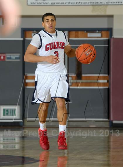 Thumbnail 1 in Bellarmine-Jefferson vs. Ridgeview (MaxPreps Holiday Classic) photogallery.