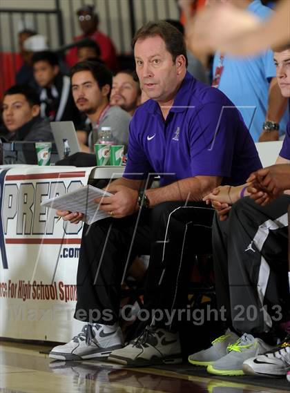 Thumbnail 2 in Bellarmine-Jefferson vs. Ridgeview (MaxPreps Holiday Classic) photogallery.