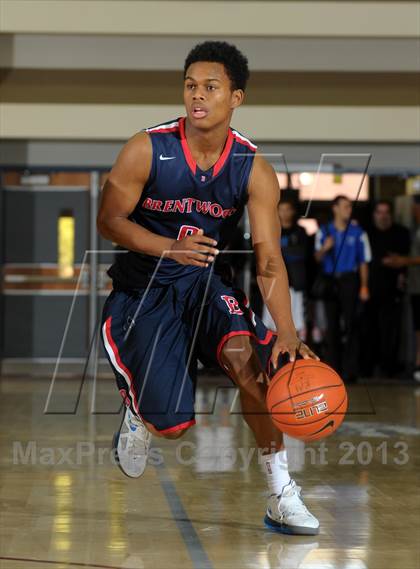 Thumbnail 1 in Bellarmine-Jefferson vs. Ridgeview (MaxPreps Holiday Classic) photogallery.