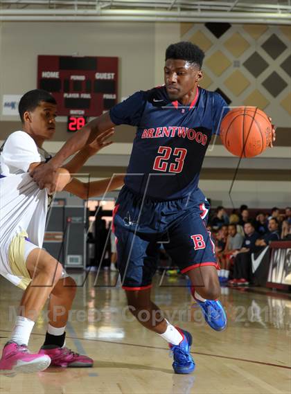 Thumbnail 1 in Bellarmine-Jefferson vs. Ridgeview (MaxPreps Holiday Classic) photogallery.