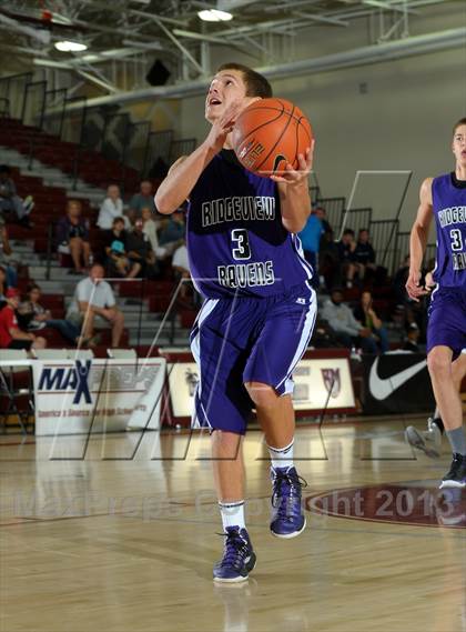 Thumbnail 2 in Bellarmine-Jefferson vs. Ridgeview (MaxPreps Holiday Classic) photogallery.