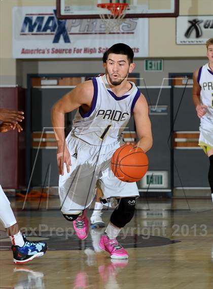 Thumbnail 2 in Bellarmine-Jefferson vs. Ridgeview (MaxPreps Holiday Classic) photogallery.