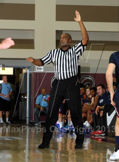 Thumbnail 1 in Bellarmine-Jefferson vs. Ridgeview (MaxPreps Holiday Classic) photogallery.