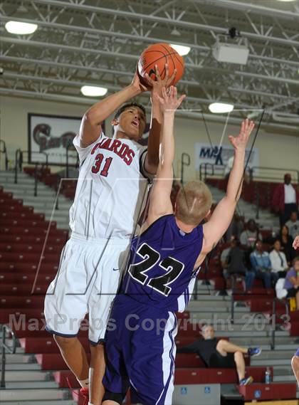 Thumbnail 3 in Bellarmine-Jefferson vs. Ridgeview (MaxPreps Holiday Classic) photogallery.