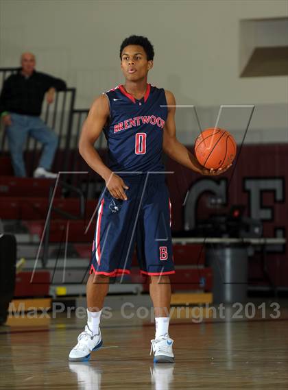 Thumbnail 1 in Bellarmine-Jefferson vs. Ridgeview (MaxPreps Holiday Classic) photogallery.